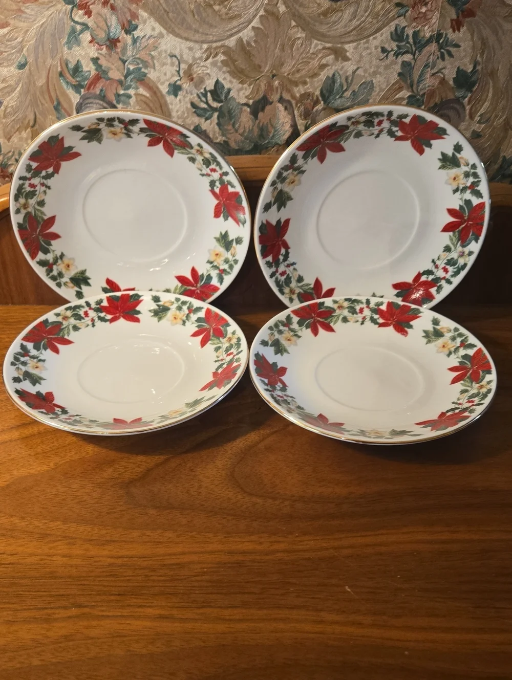 **4** GIBSON CHINA-HOLIDAY POINTSETTA/HOLLY 6